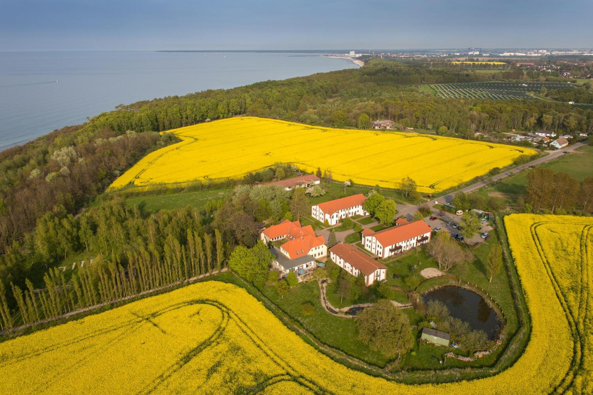 Hotel Ostseeland Rostock Buitenkant foto